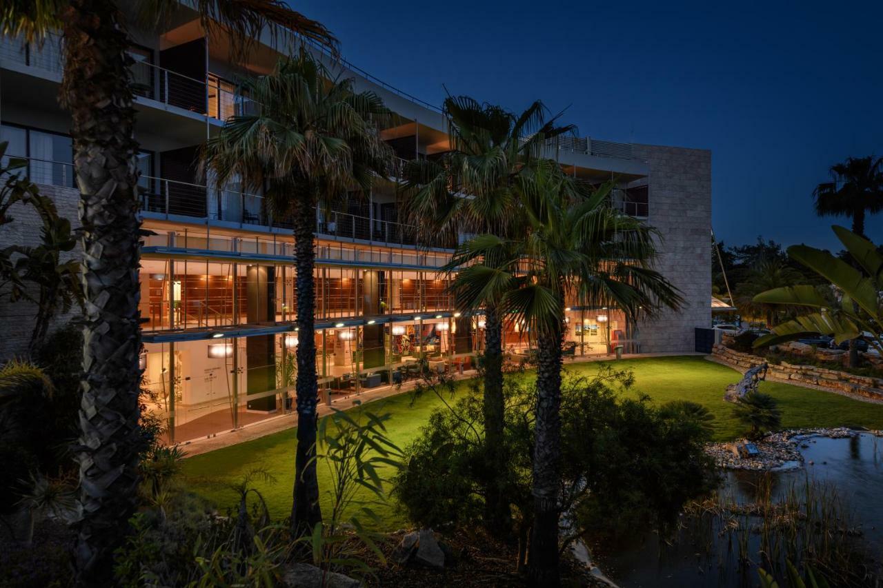 Pestana Vila Sol - Vilamoura Premium Golf Resort Luaran gambar The hotel at night